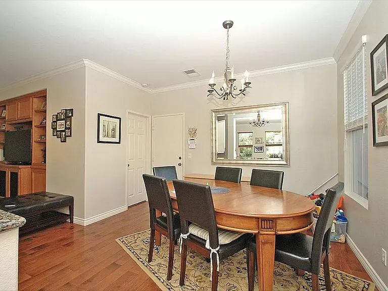 1146 Goddard St — Photo 18