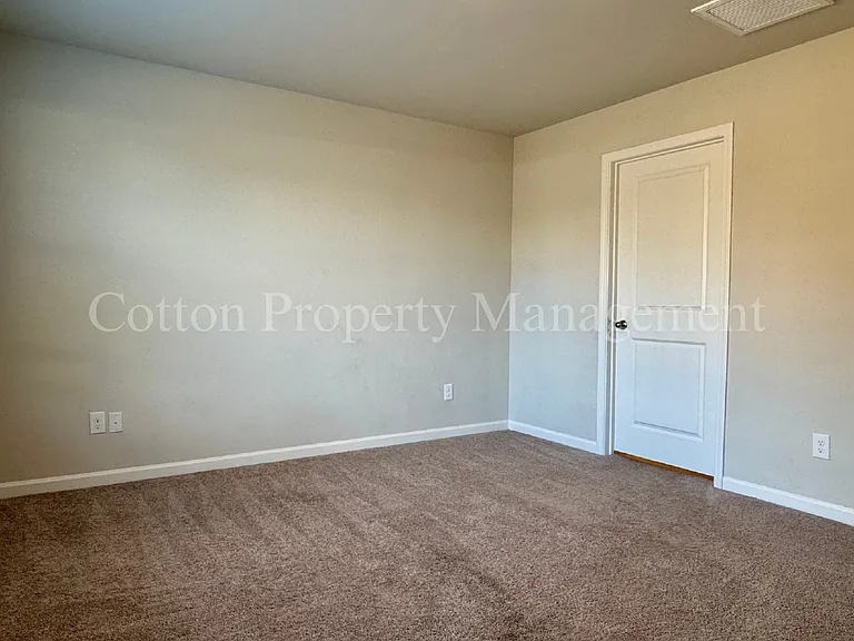 1114 Forest Glen Dr NE — Photo 19