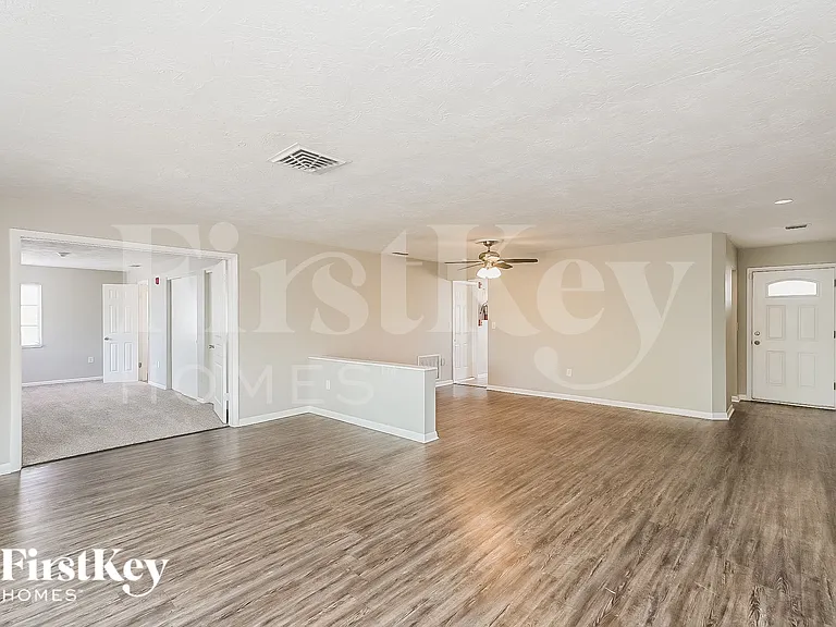 319 Scott Ct — Photo 7