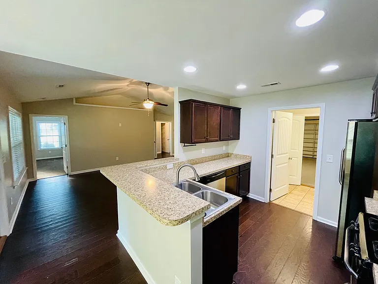 1404 Abberbury Dr — Photo 9