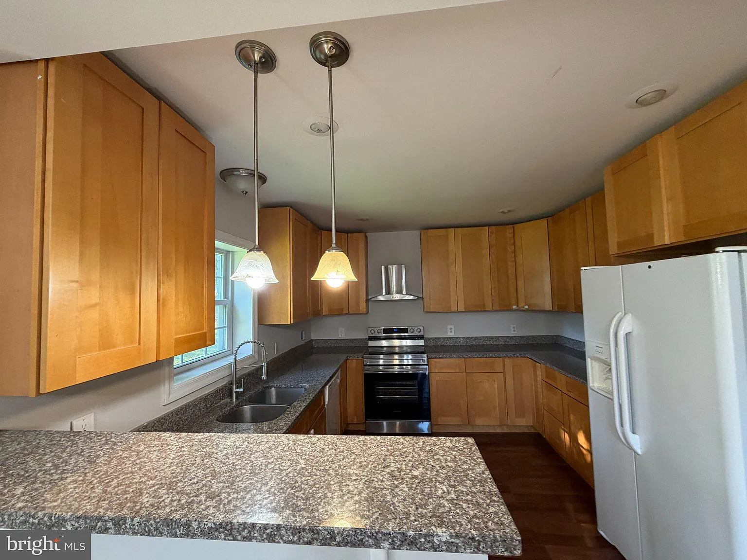 3 bed, 2.5 bath, 1925 sqft, $3,200 — Photo 4