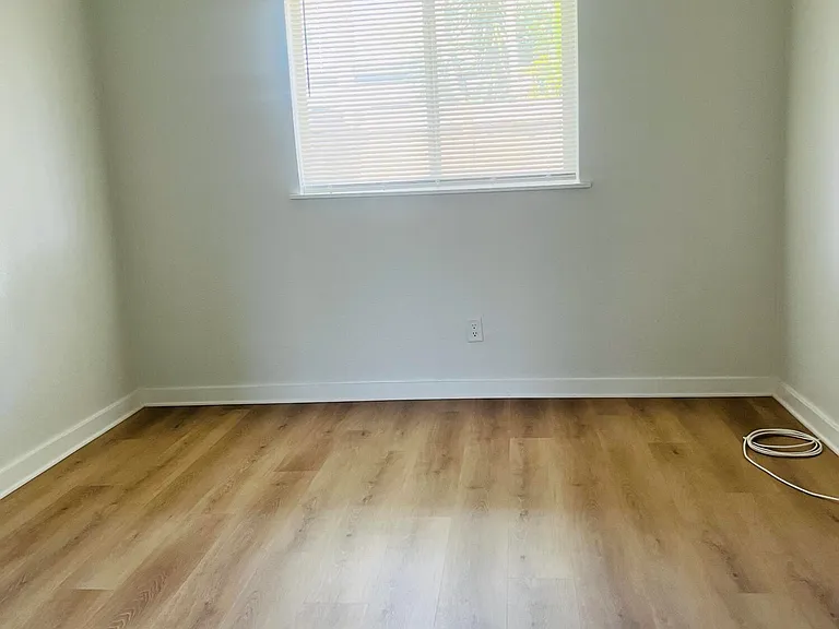 590 NW 40th Ct — Photo 13