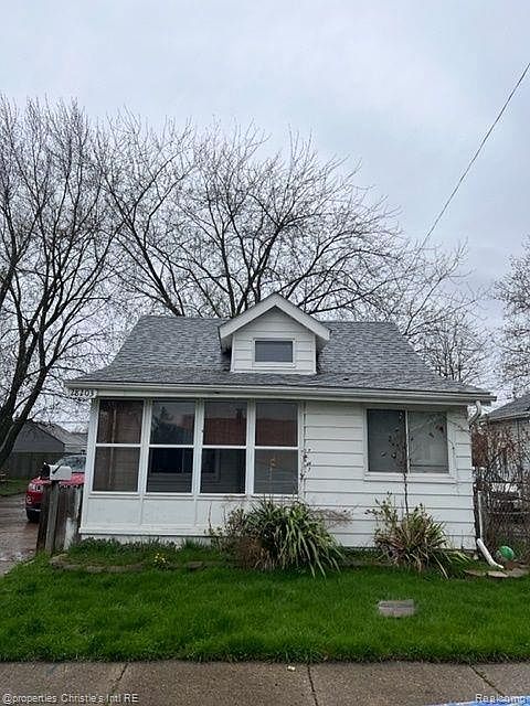 1st image of 28203 Waverly St
