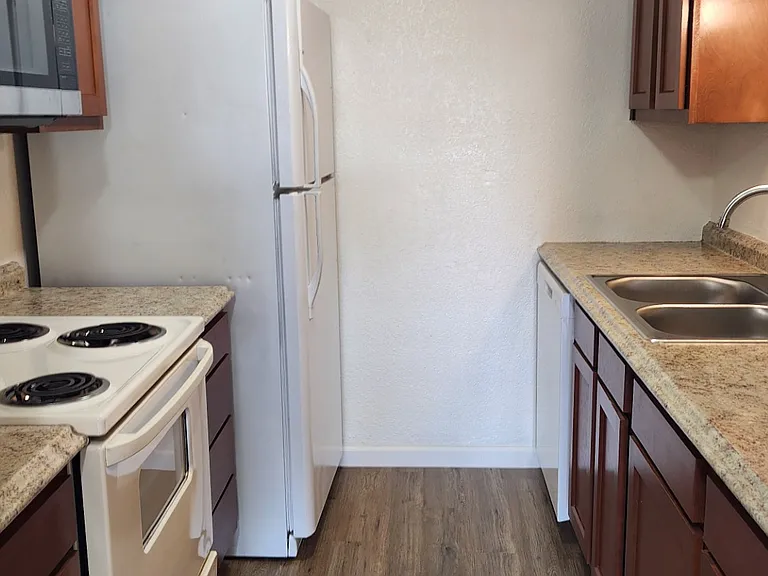 2752 N Salem #101 — Photo 3