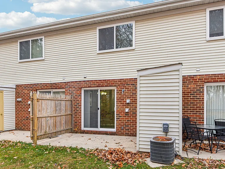 Howard Hills Rental Townhomes and Duplexes — Photo 19