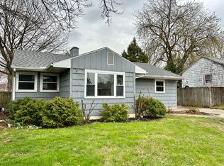 1407 Calhoun St, Peru, IL 61354