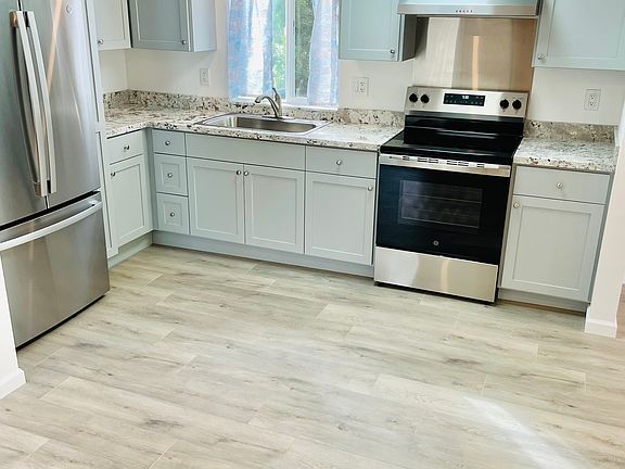 4th image of 1826 Ocean St
