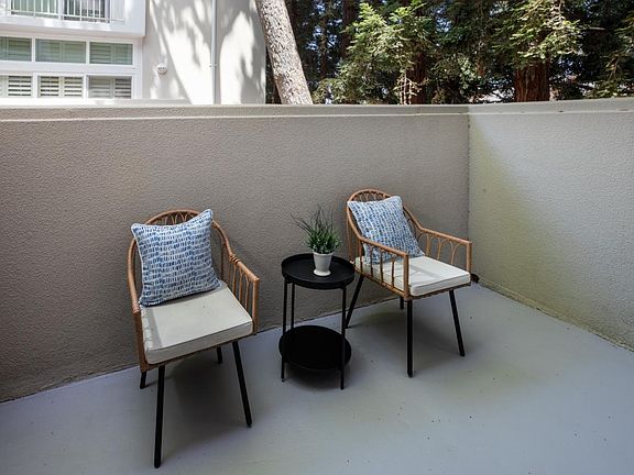 3rd image of 333 Dunsmuir Ter Unit 5