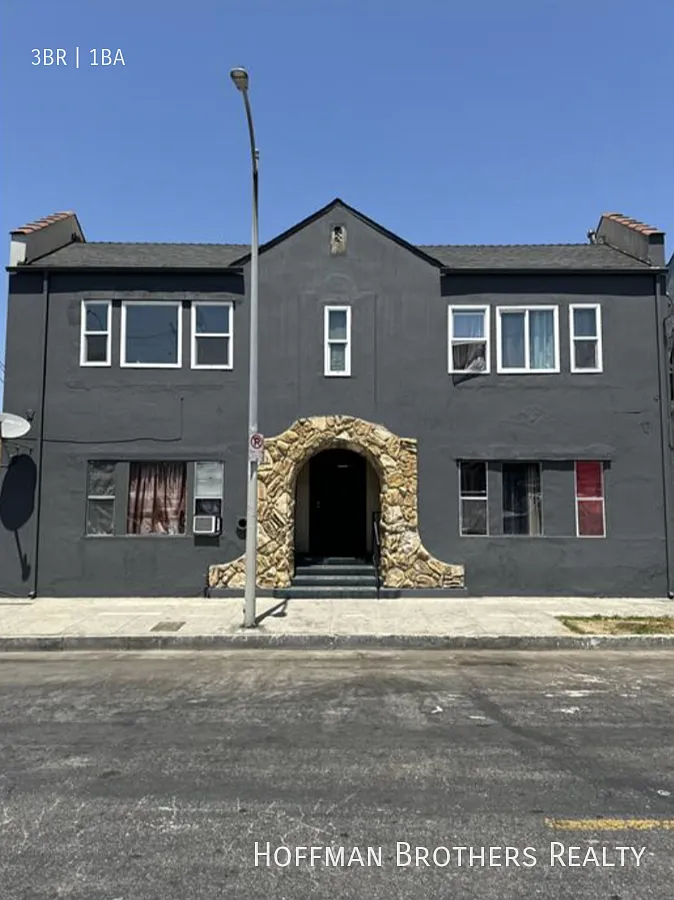 811 W 43rd St Los Angeles, CA 90037 — Photo 3