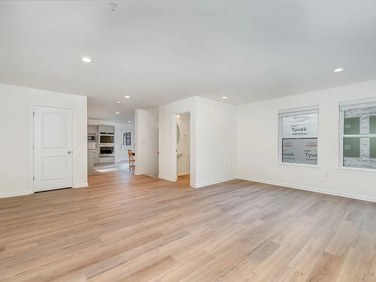 154 High Pointe Dr — Photo 10