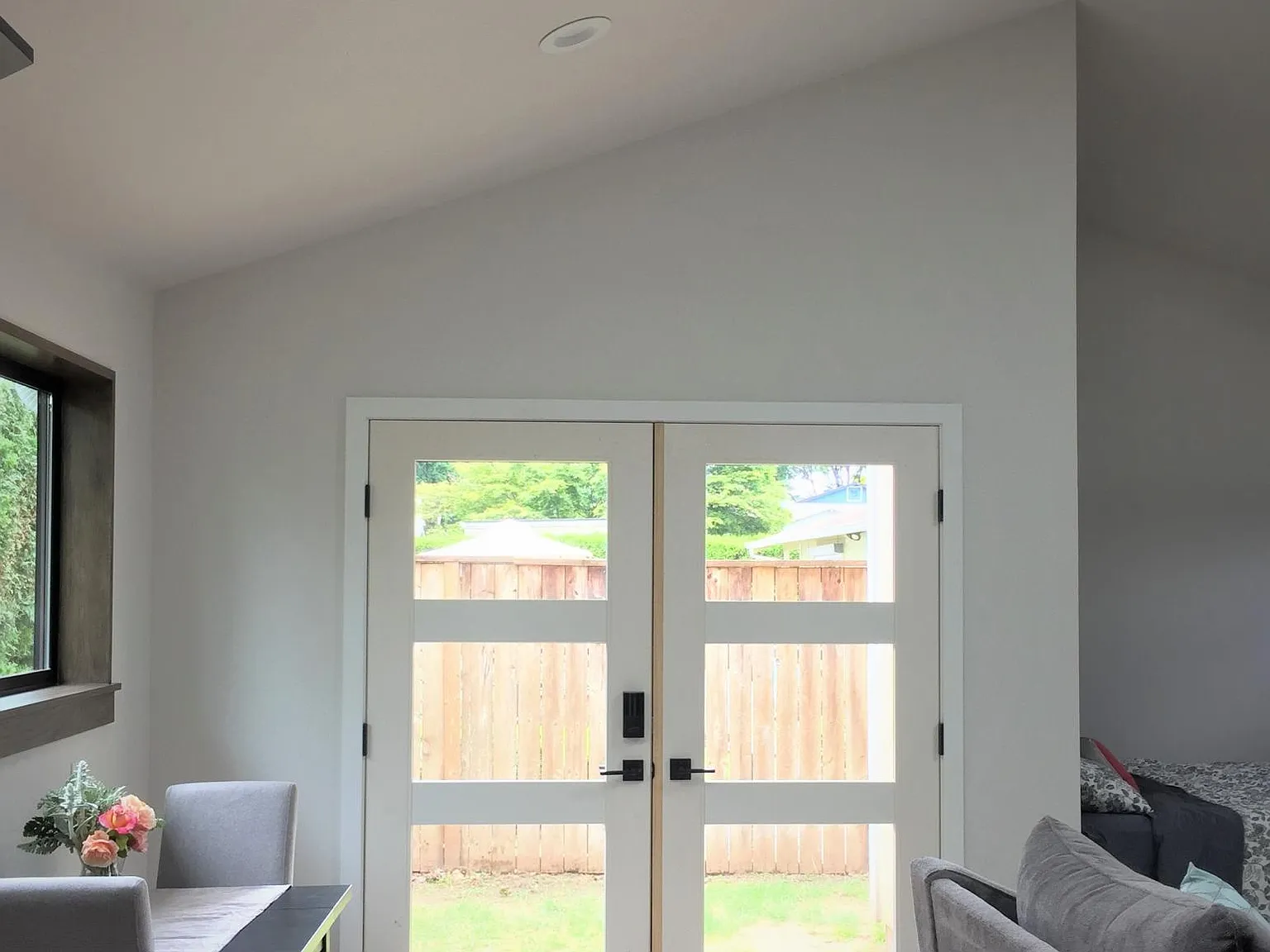 6105 NE 74th St — Photo 2