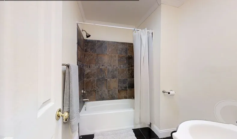 229 Ashworth Pl - 2 — Photo 3