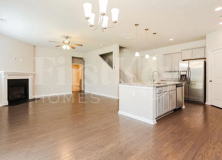 817 Neosho Ct — Photo 5