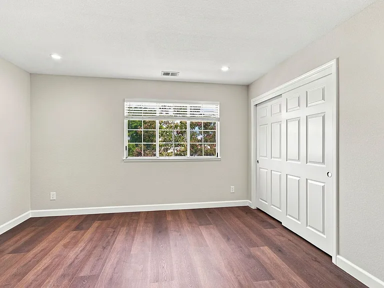 749 Glenborough Dr — Photo 13