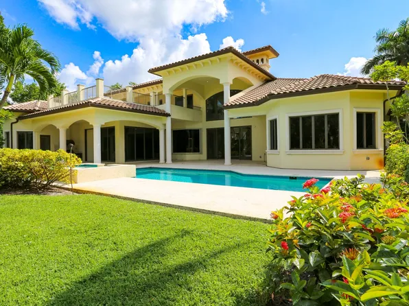 823 Cassena Rd, Naples, FL 34108