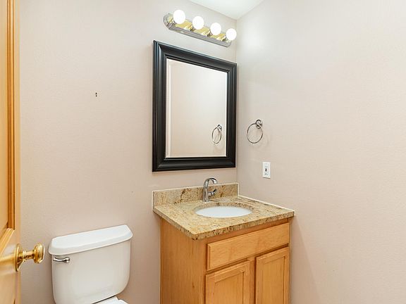 5th image of 22667 NE 5th Pl