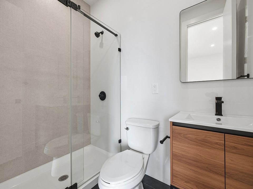 2nd image of 379 Hawthorne St #3K
