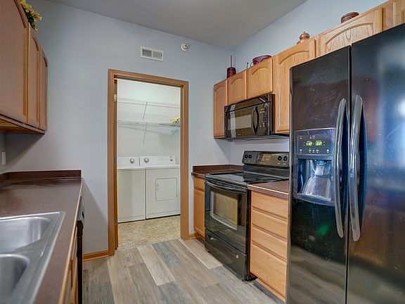 3rd image of 5831 Lupine Ln 311