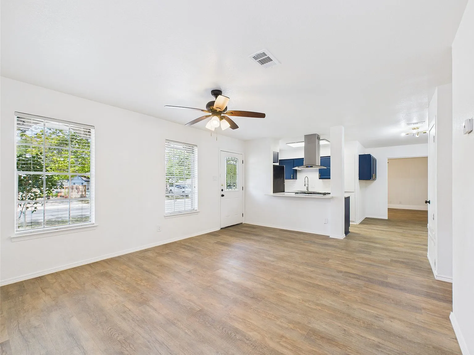 3 bed, 2.0 bath, 1444 sqft, $2,550 — Photo 4