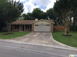 917 Sunshadow Dr, New Braunfels, TX 78130