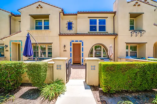 2533 Almeria Ln Photo 1
