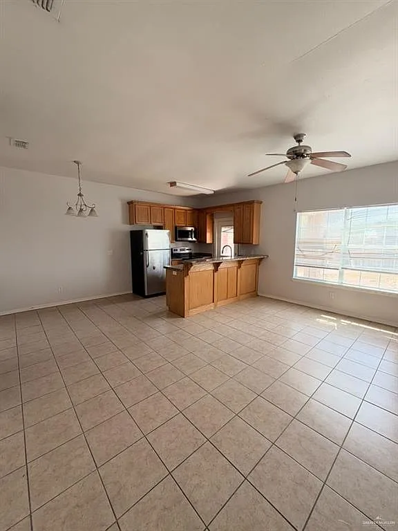 3 bed, 2.5 bath, 1300 sqft, $1,300 — Photo 2