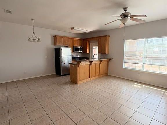 2nd image of 2712 Phoenix St
