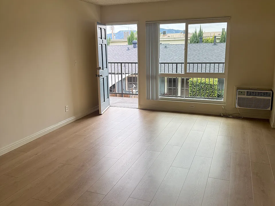 528 E Verdugo Ave #B