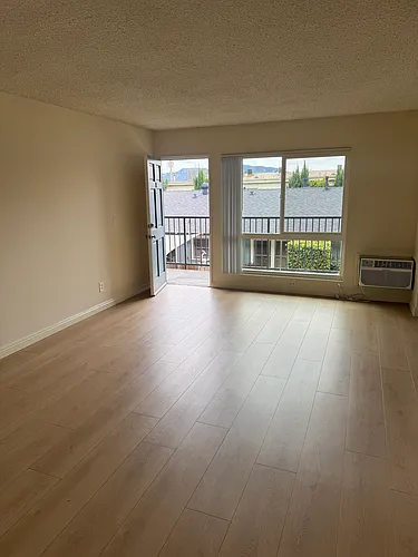 528 E Verdugo Ave #B Photo 1 528 E Verdugo Ave #B Photo 1