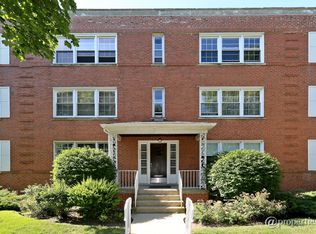 2073 W Farwell Ave APT 2W, Chicago, IL 60645