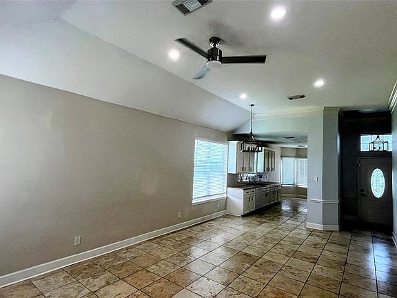 3rd image of 2402 Raintree Village Dr