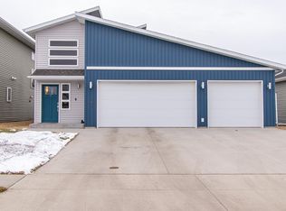 789 Albert Dr W, West Fargo, ND 58078