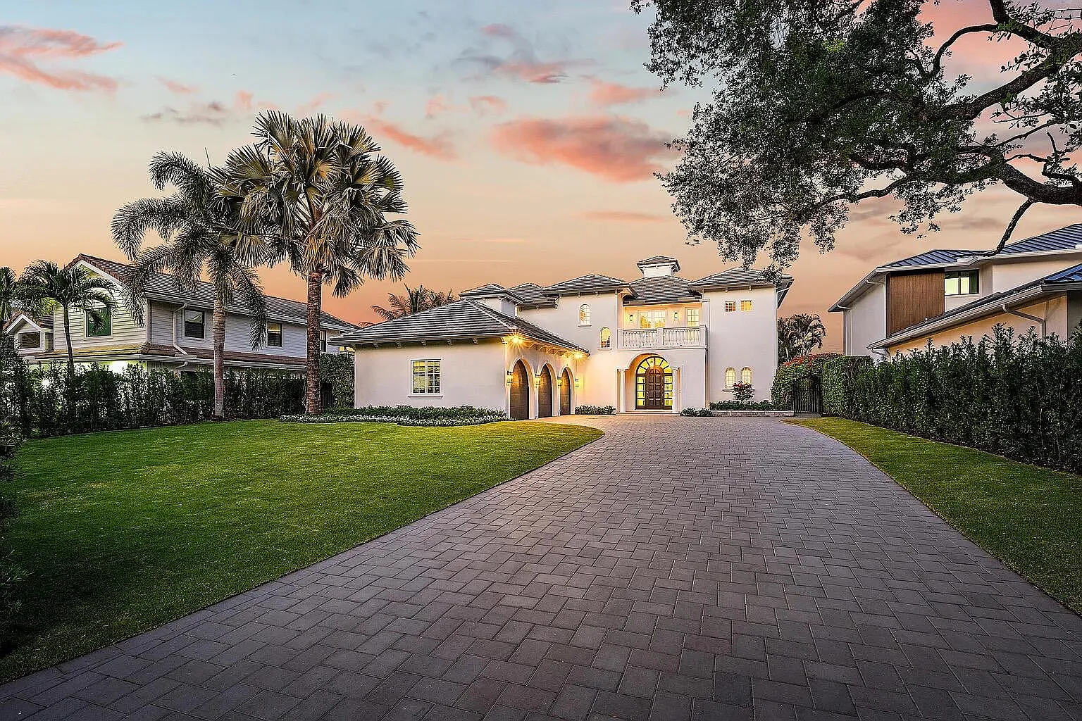 5 bed, 5.5 bath, 5077 sqft, $40,000 — Photo 1