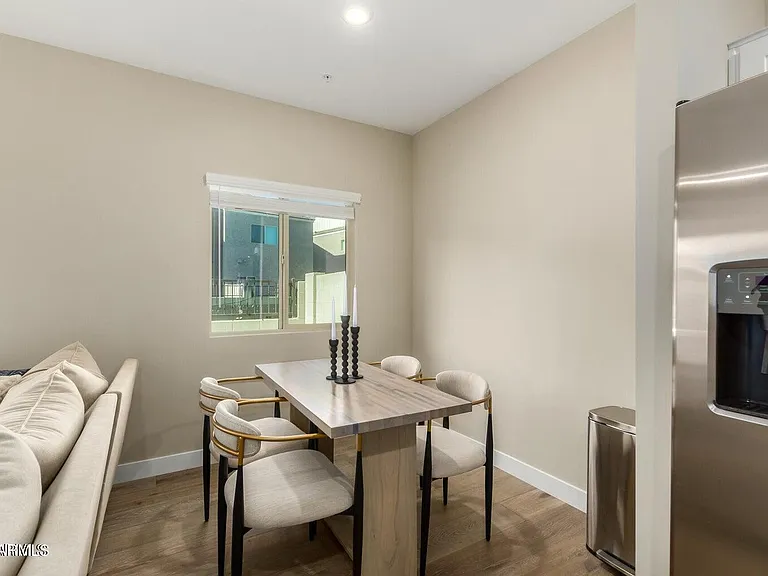 2268 W Laurie Ln — Photo 10