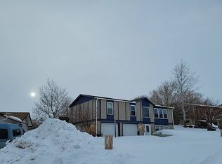 1216 Perrine St, Rawlins, WY 82301