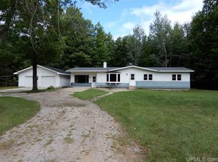 5670 25th Rd, Gladstone, MI 49837