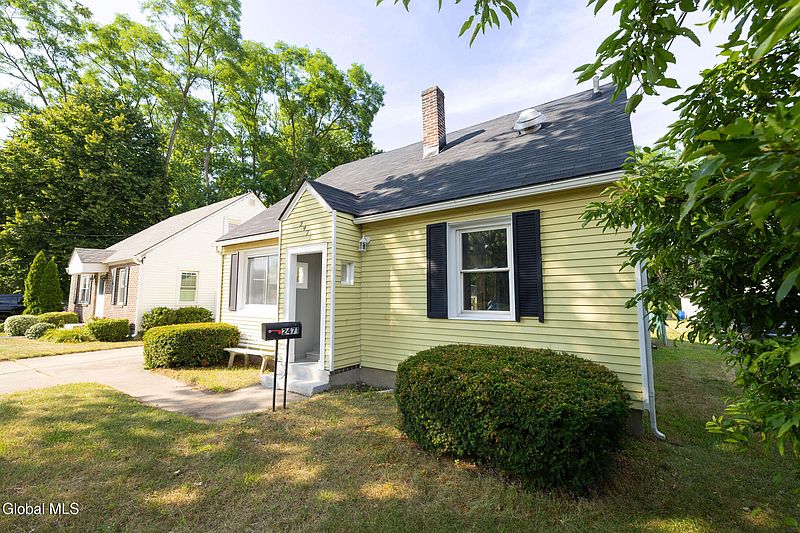 3rd image of 2471 Curry Road