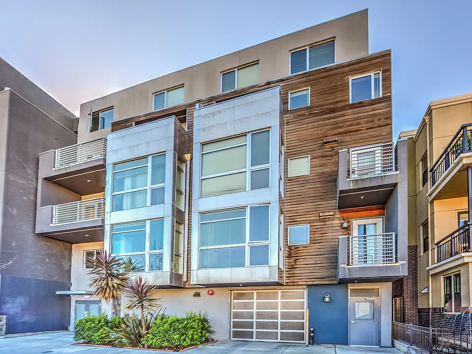 6521 San Pablo Ave #204