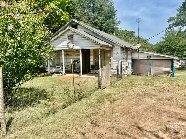 312 Georgia St, Queen City, TX 75572