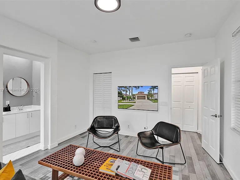 1725 Winterberry Ln — Photo 41
