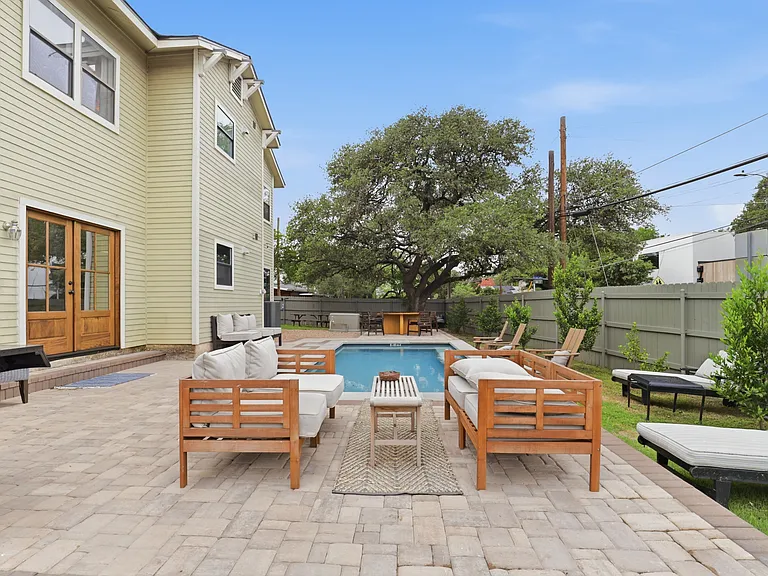 815 Annie St W — Photo 8