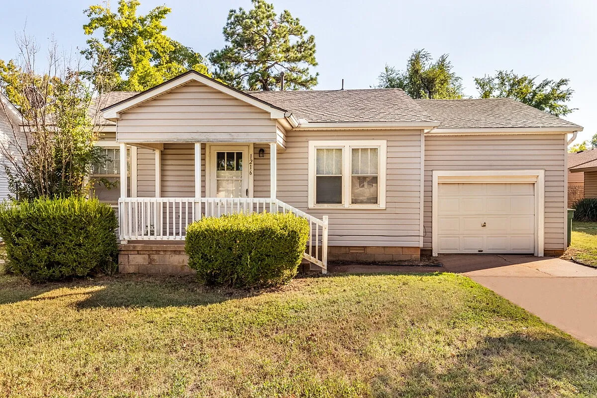 2 bed, 1.0 bath, 938 sqft, $995 — Photo 1