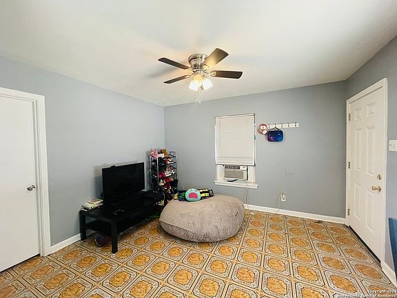 3rd image of 308 VICTOR ST