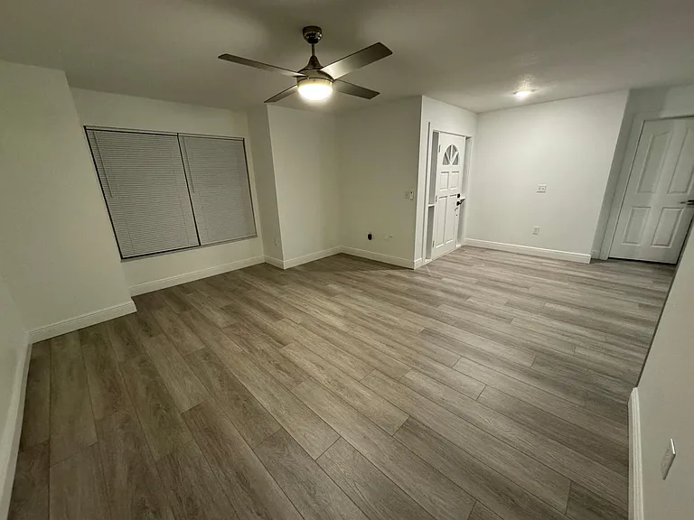 6553 Hidden Beach Cir — Photo 10