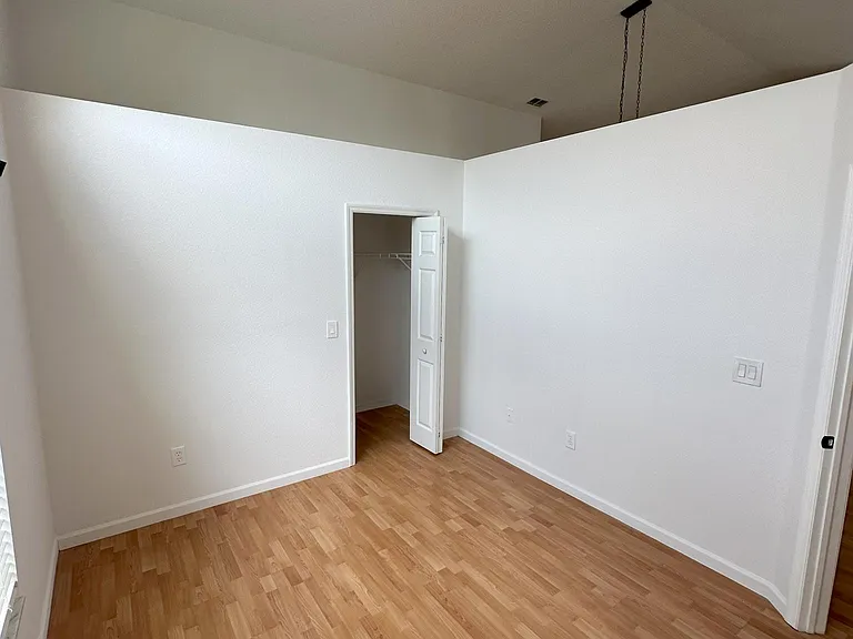 2558 Estancia Blvd — Photo 35