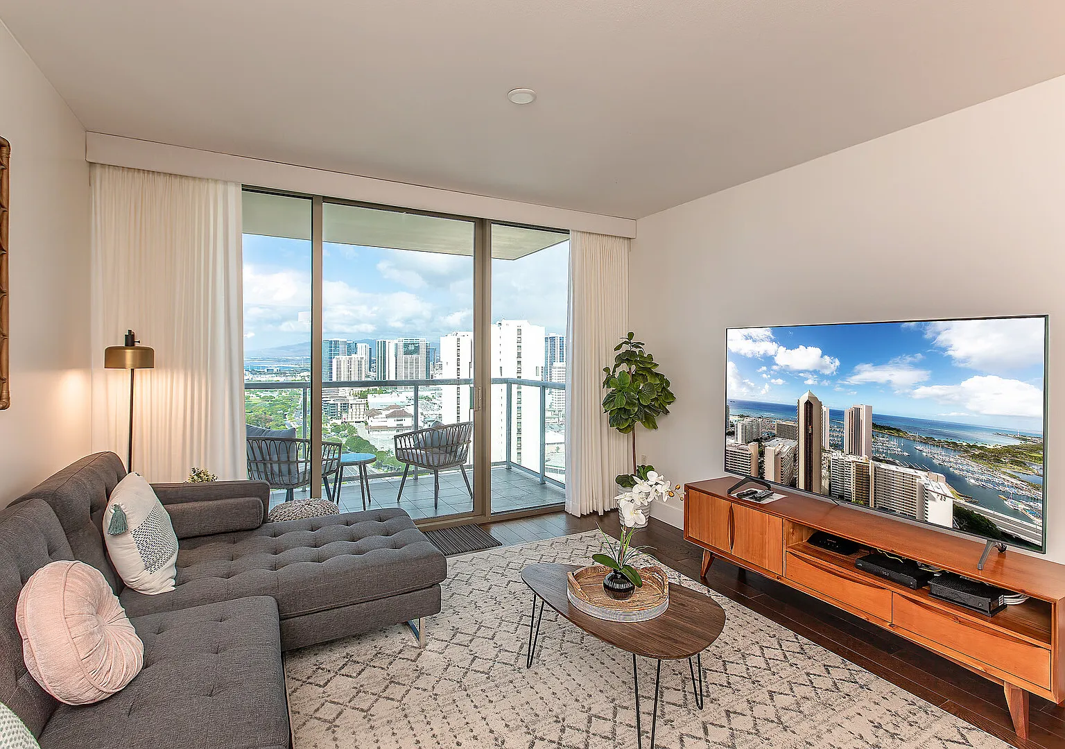 Ocean View 2BD w/ AC/Pool/Gym/1 Parking/Kitchen — Photo 2