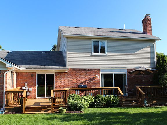 Dbl Doorswalls to Deck