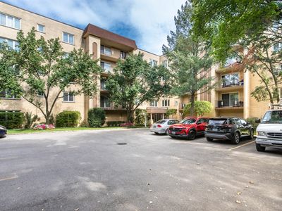 6430 W Belle Plaine Ave APT 307, Chicago, IL, 60634