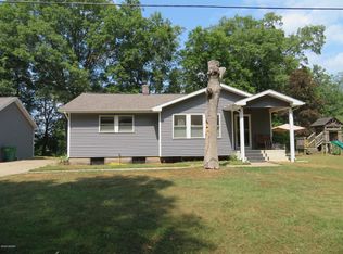 58804 River Heights Dr, Three Rivers, MI 49093