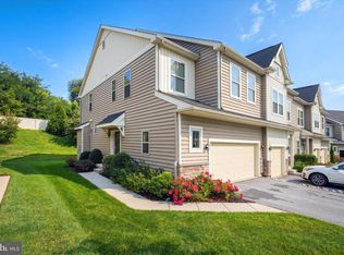 275 Kestrel Ct, Kennett Square, PA 19348